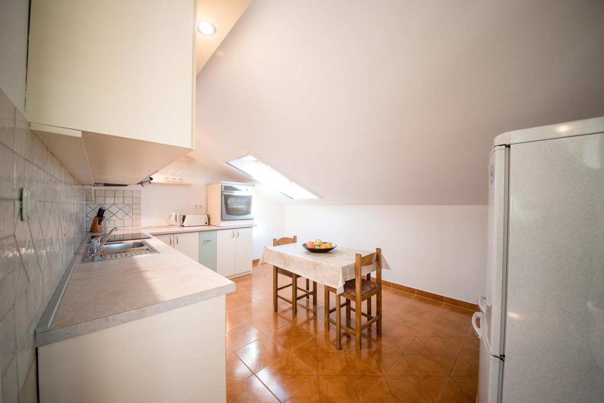 Apartments And Rooms By The Sea Vrsi - Mulo, Zadar - 5848 Bilik gambar