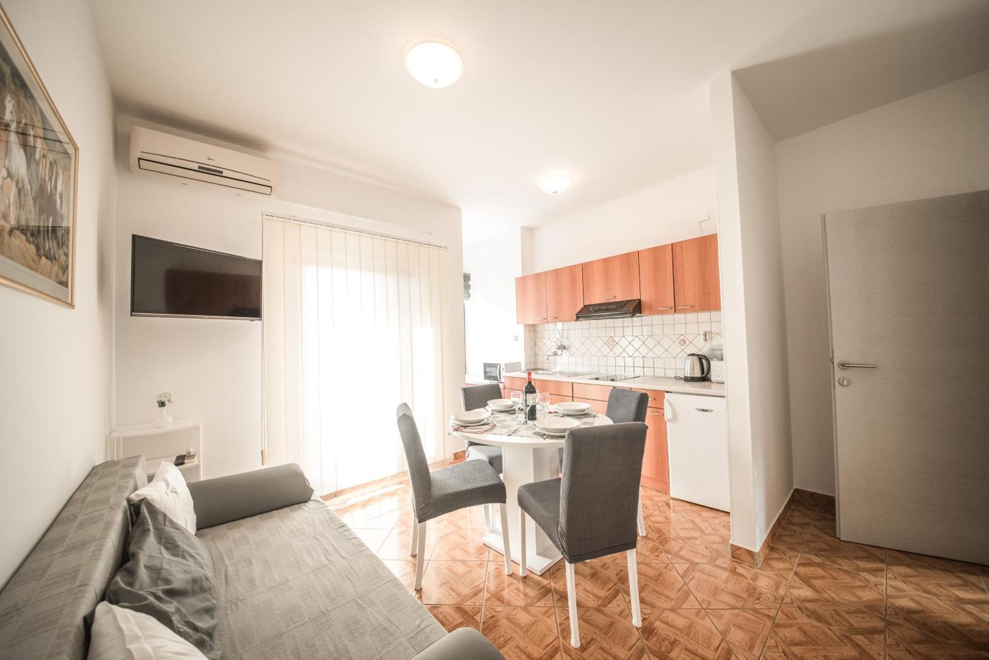 Apartments And Rooms By The Sea Vrsi - Mulo, Zadar - 5848 Bilik gambar