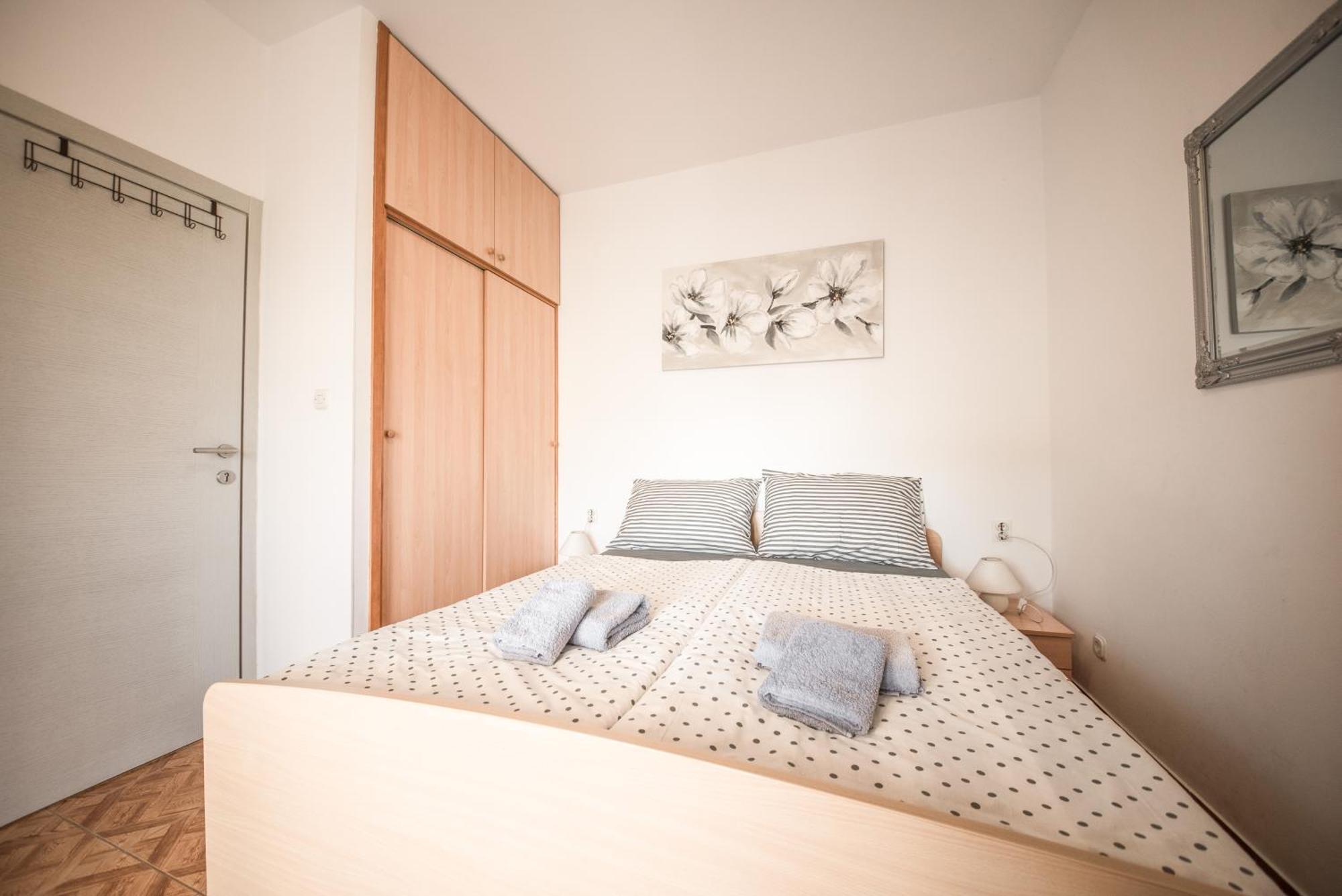 Apartments And Rooms By The Sea Vrsi - Mulo, Zadar - 5848 Bilik gambar