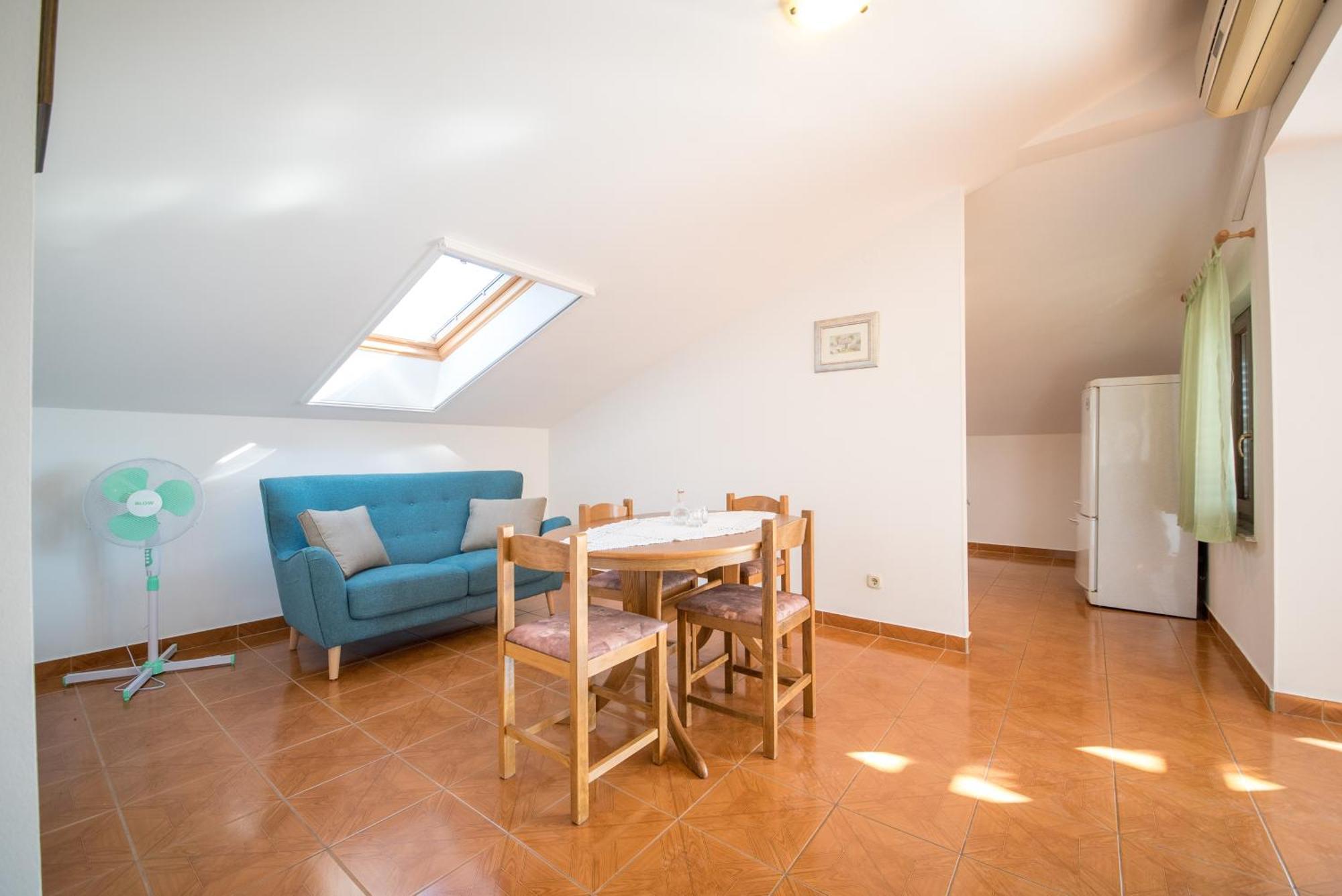 Apartments And Rooms By The Sea Vrsi - Mulo, Zadar - 5848 Bilik gambar
