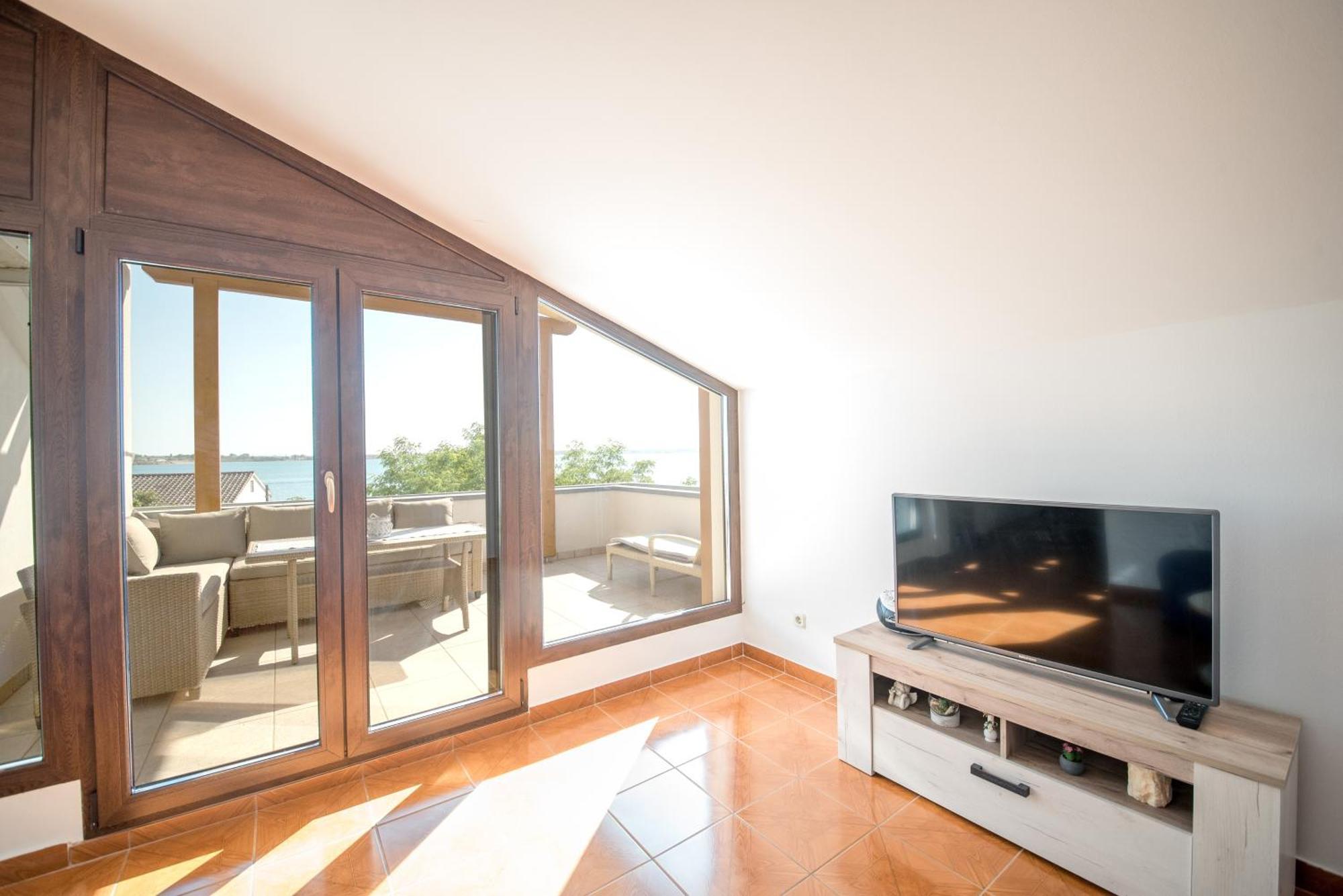 Apartments And Rooms By The Sea Vrsi - Mulo, Zadar - 5848 Bilik gambar